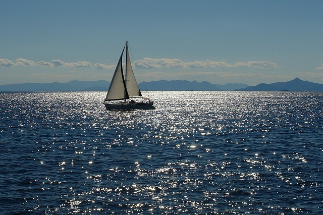 sailing-2407303_640